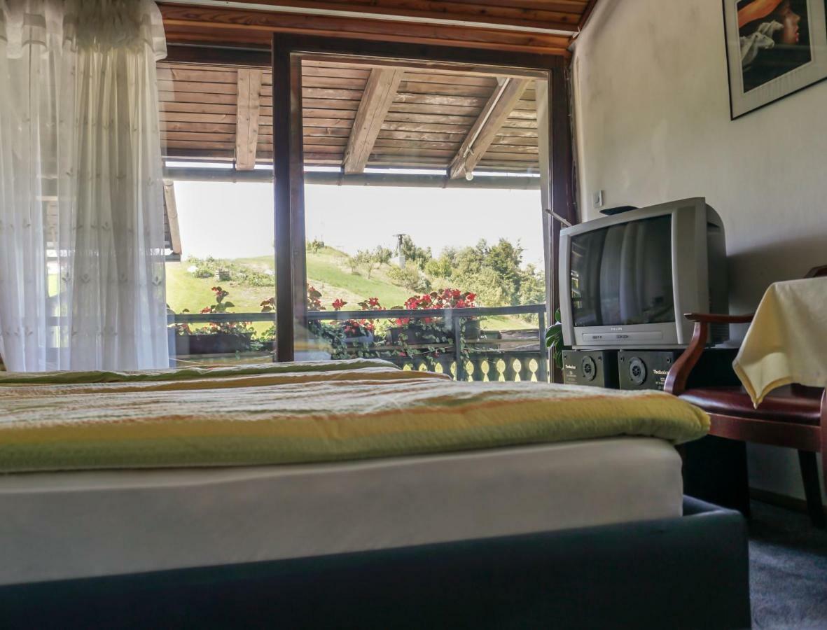 Guest House Beli Kamen Vojsko Eksteriør bilde